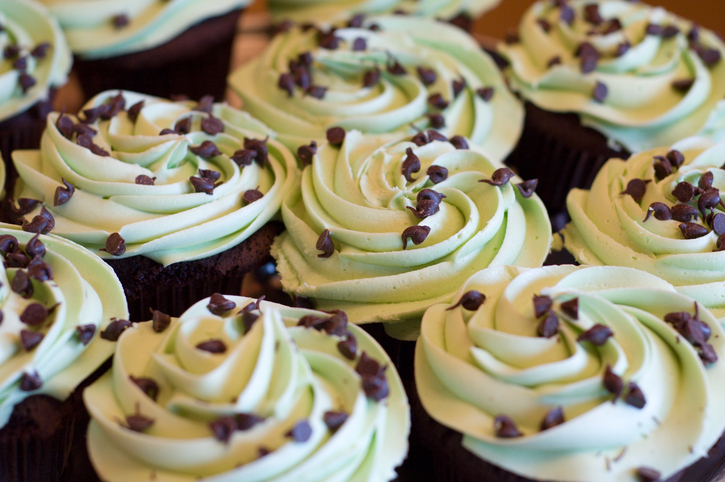 Mint Chocolate Frosted Valentine’s Day Cupcakes